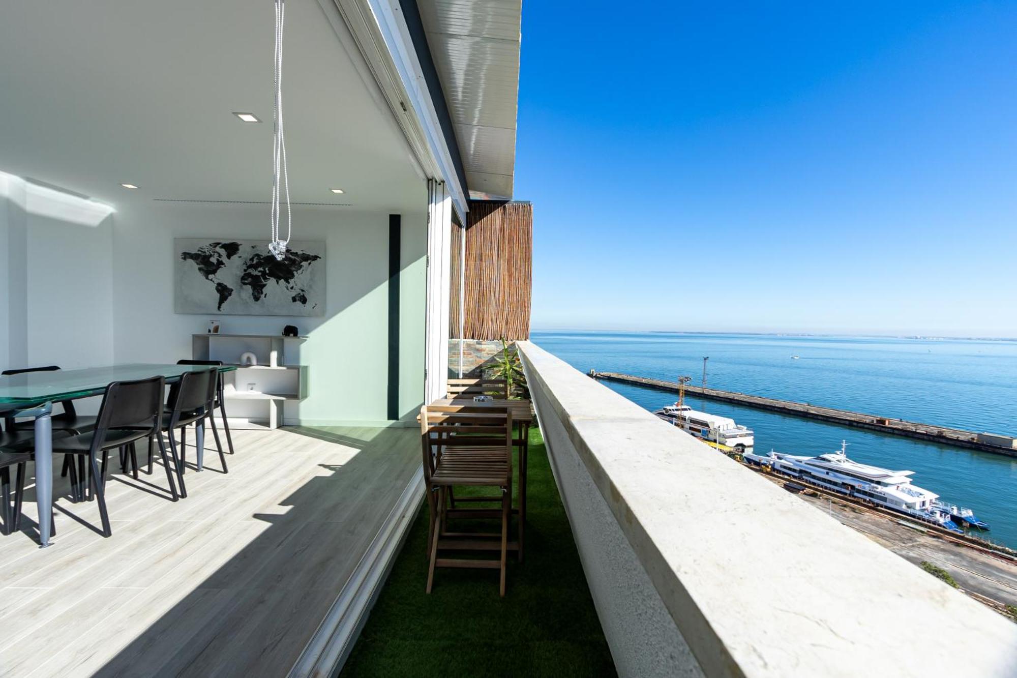 Cacilhas Riverview! Apartment Almada
